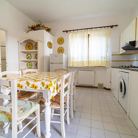 Girasoli Con Posto Auto A 150 Mt Dalla מרינה די קמפו